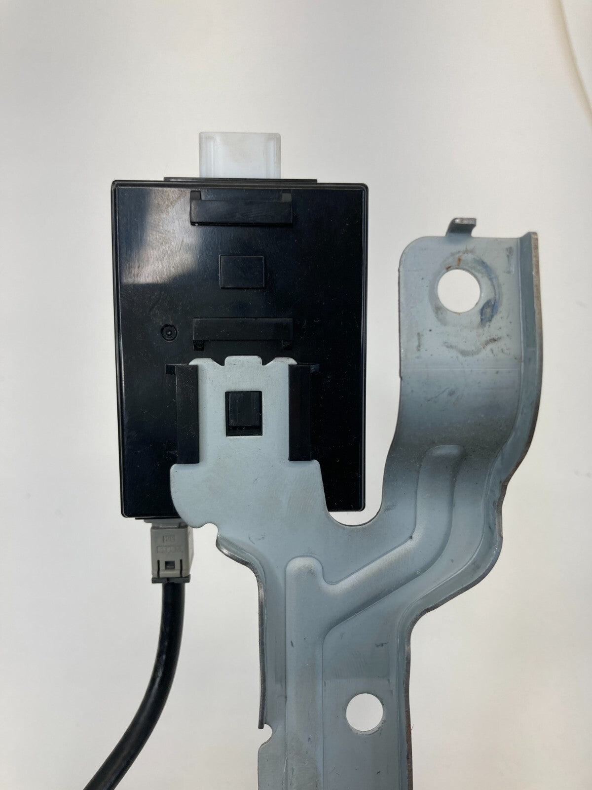 2013-2018 Hyundai Santa Fe Sport Keyless Entry Locking Receiver Control Module