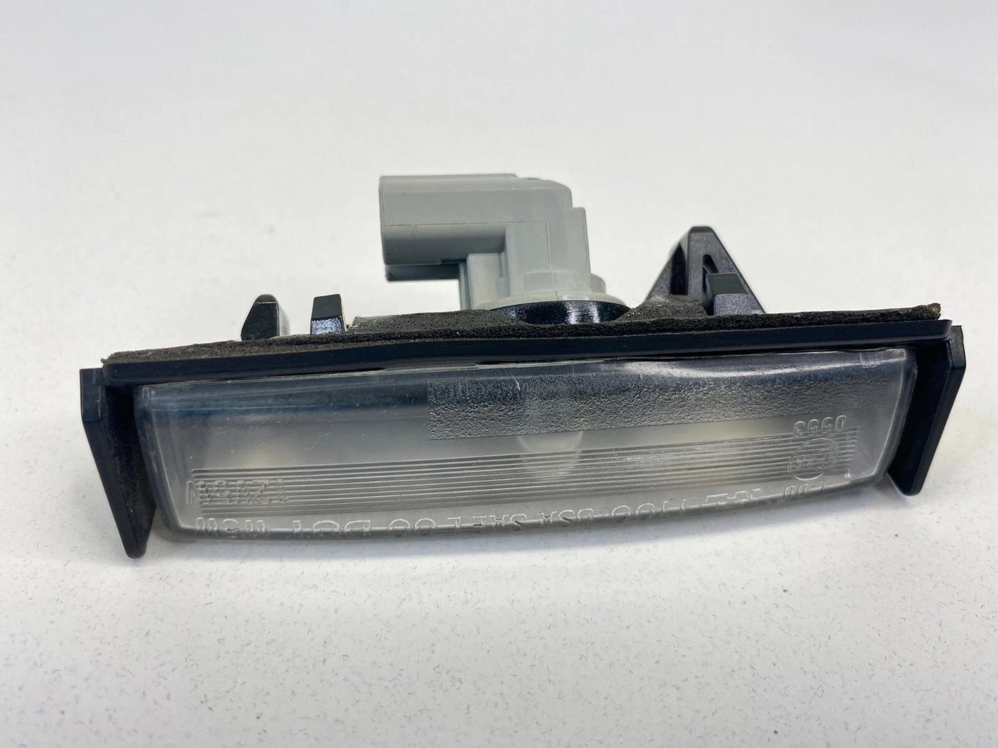 2004-2010 TOYOTA SIENNA LE VAN REAR TRUNK LICENSE PLATE LIGHT LAMP ASSY E130553