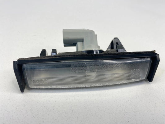 2004-2010 TOYOTA SIENNA LE VAN REAR TRUNK LICENSE PLATE LIGHT LAMP ASSY E130553