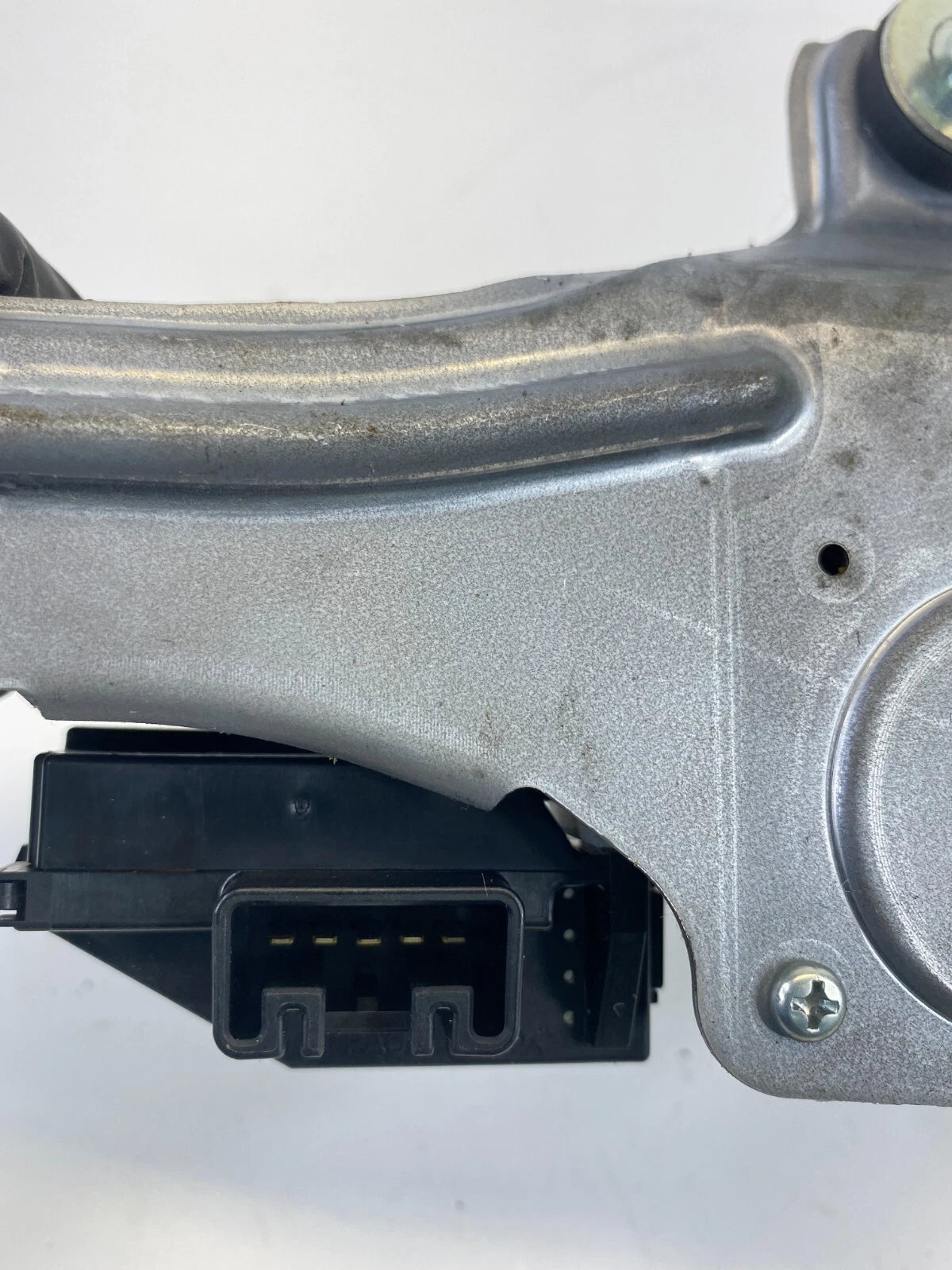 2010 TOYOTA PRIUS REAR BACK WINDOW WIPER MOTOR ASSEMBLY 85130-47021 OEM