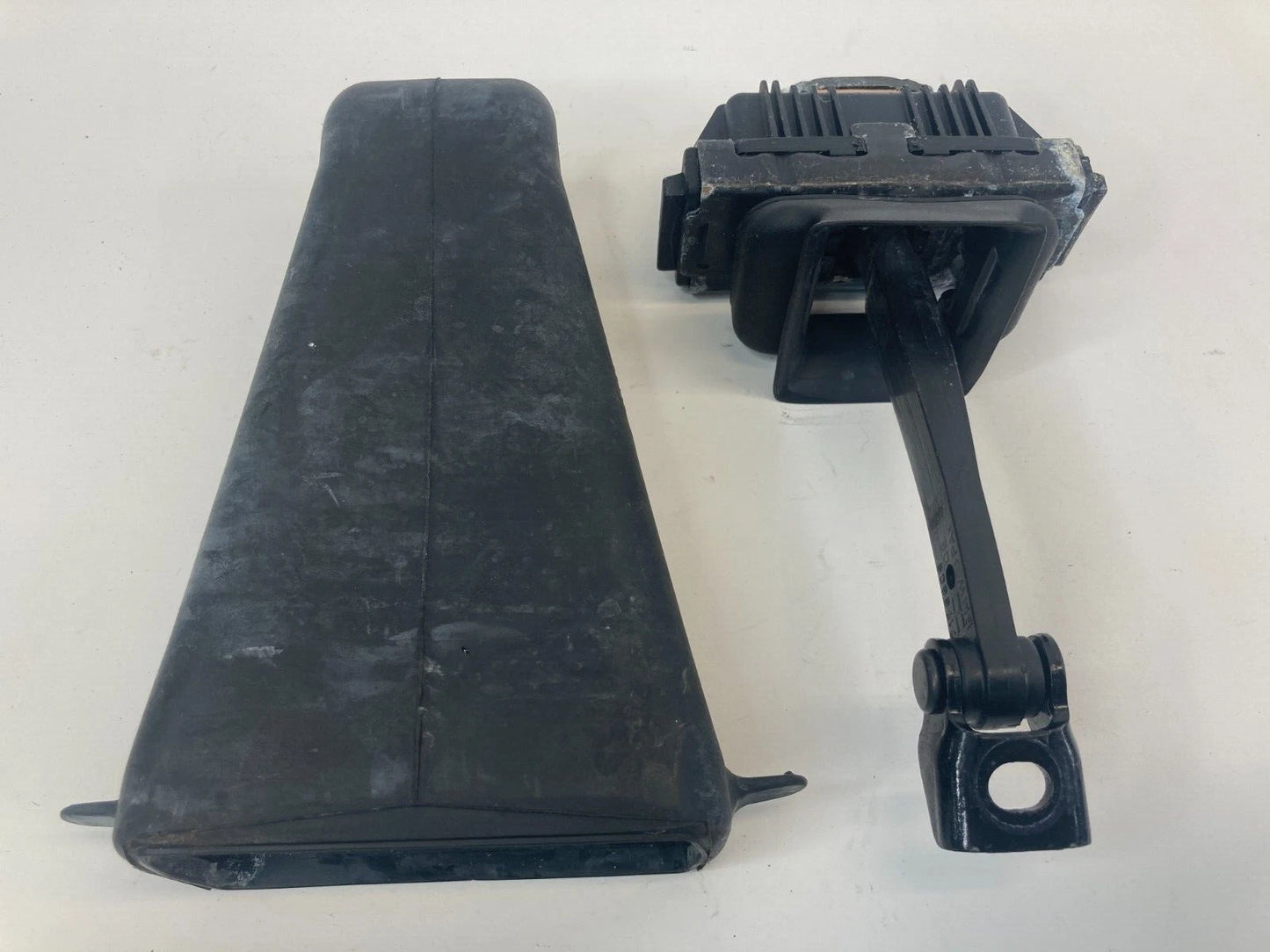 2009 2010 BMW 535I XDRIVE REAR LEFT DOOR CHECK STOP STOPPER DETENT 7176805 OEM