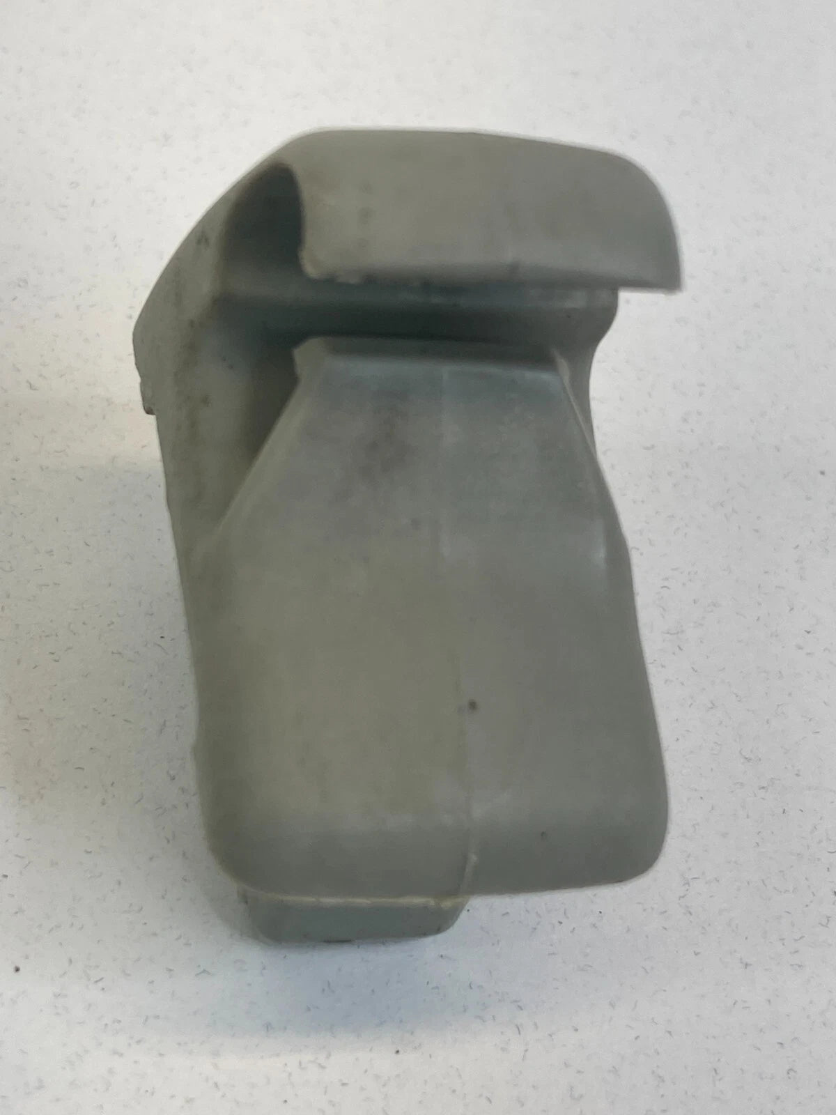 2006-2013 MITSUBISHI OUTLANDER ES SUV 4-DR SUNVISOR SUN VISOR SHADE HOLDER CLIP