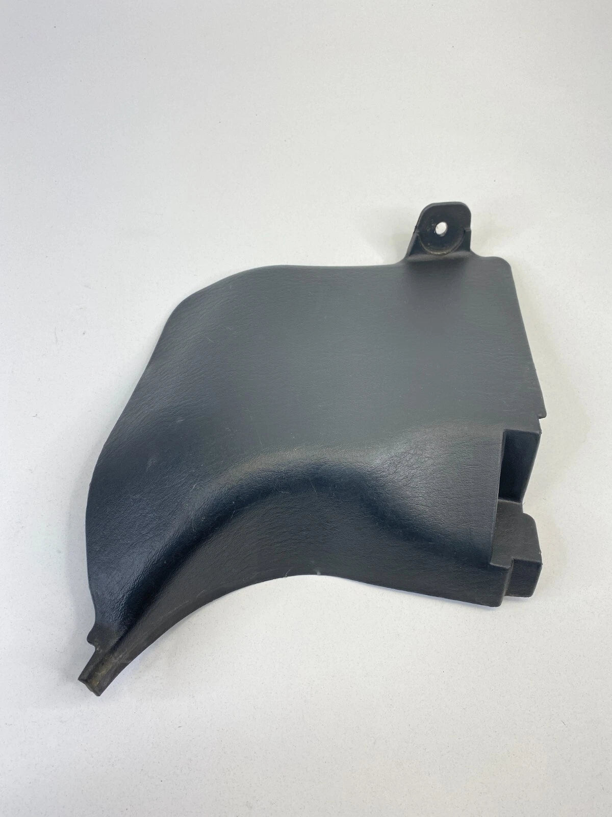 2005 HYUNDAI SONATA FRONT RIGHT SIDE LOWER KICK PANEL 85824-3C000 OEM