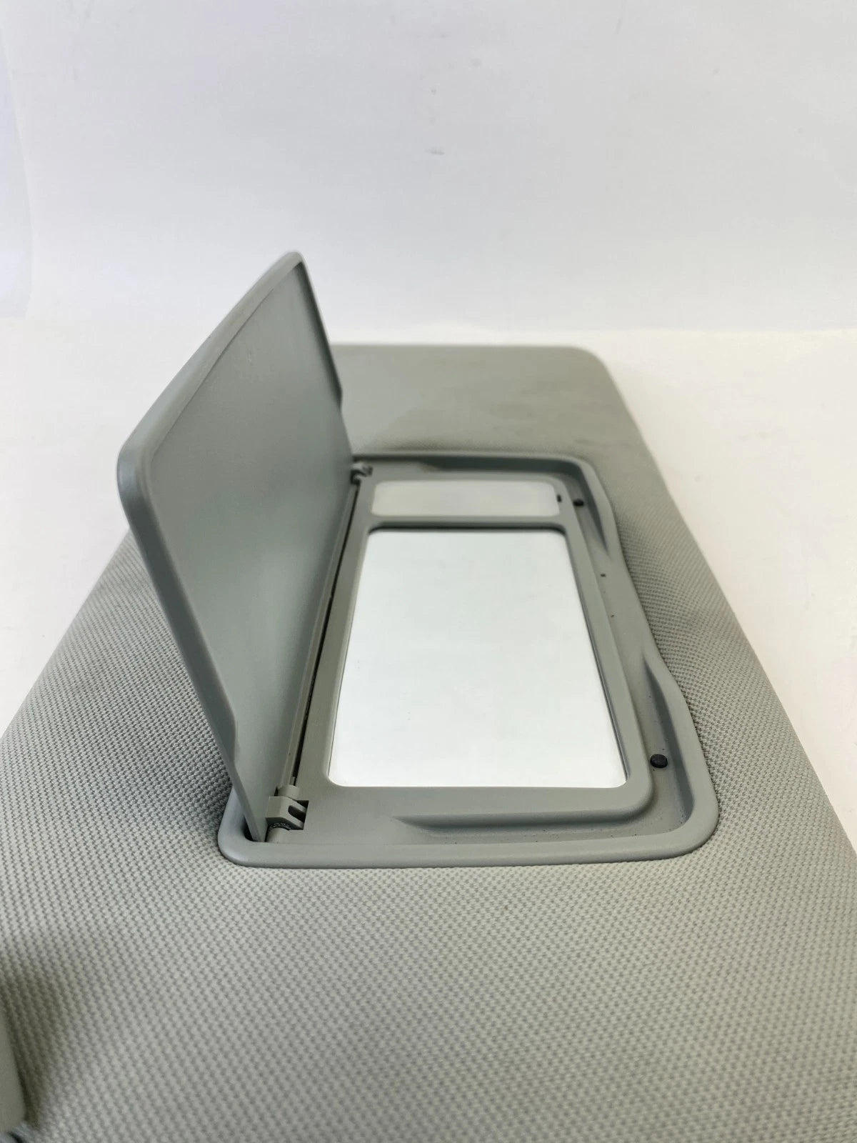 2005-2010 HONDA ODYSSEY LEFT DRIVER SIDE SUNVISOR SUN VISOR SHADE W/ LIGHT OEM