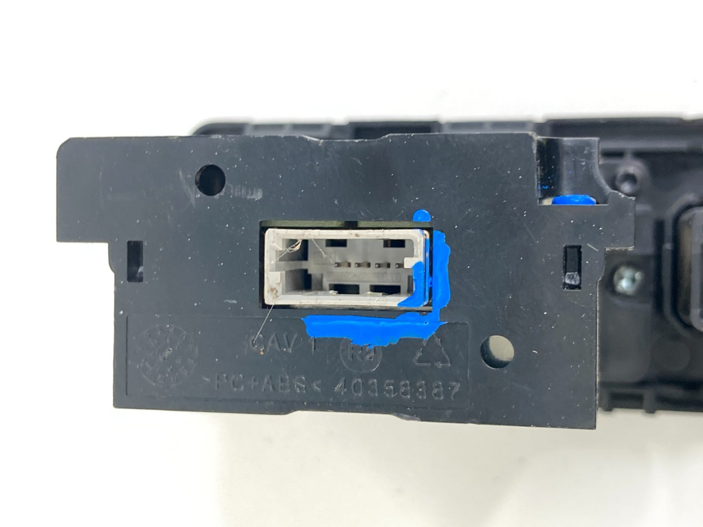 2009-2015 Jaguar XF Console USB AUX Auxiliary Jack Socket Port A2C5336865900