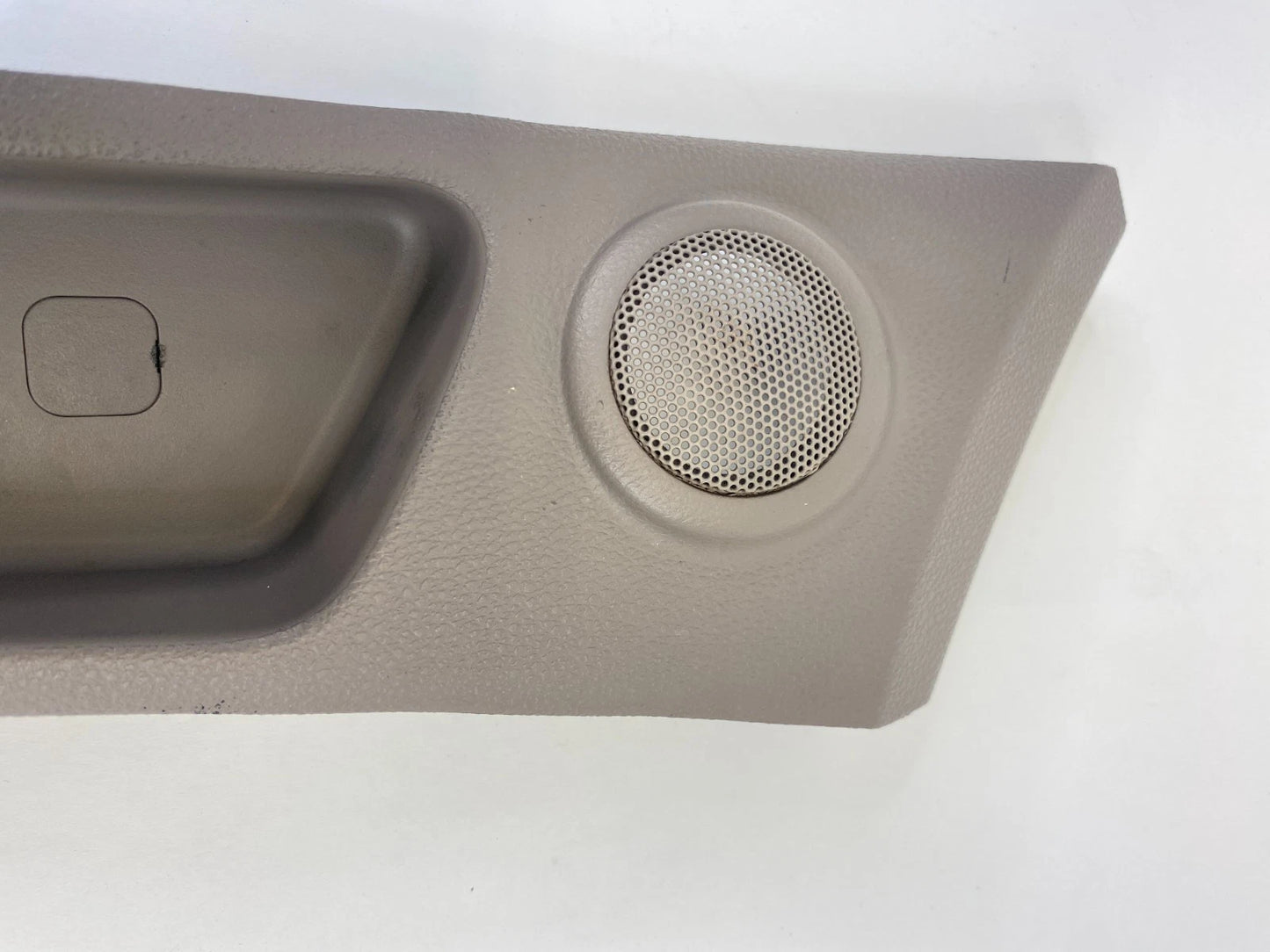2005-2010 KIA SPORTAGE FRONT LEFT INSIDE DOOR HANDLE TRIM BEZEL 83611-1F010
