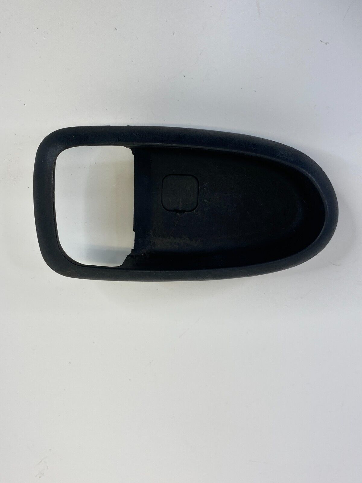 2002-2005 Hyundai Sonata Front Left Driver Interior Door Handle Bezel Cover Trim