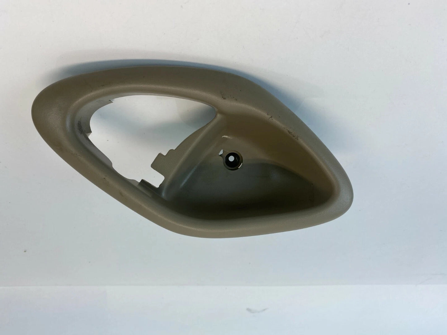 2005-2007 MERCURY MARINER FRONT LEFT DRIVER SIDE INNER DOOR HANDLE COVER BEZEL