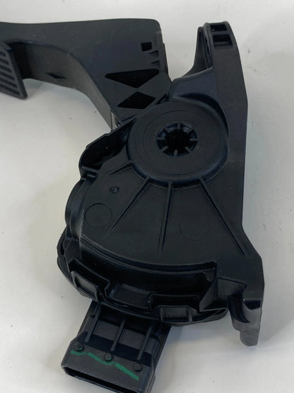 2011-15 Cruze Volt 12-17 Verano Accelerator Gas Pedal w/Position Sensor 13252702