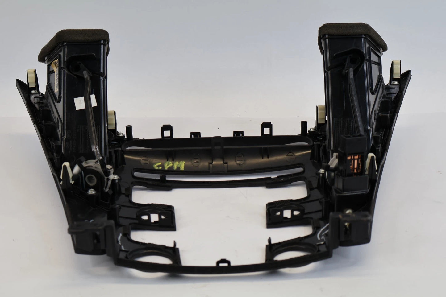 11-14 HYUNDAI SONATA SEDAN CENTER DASH RADIO CLIMATE CONTROL TRIM BEZEL PANEL