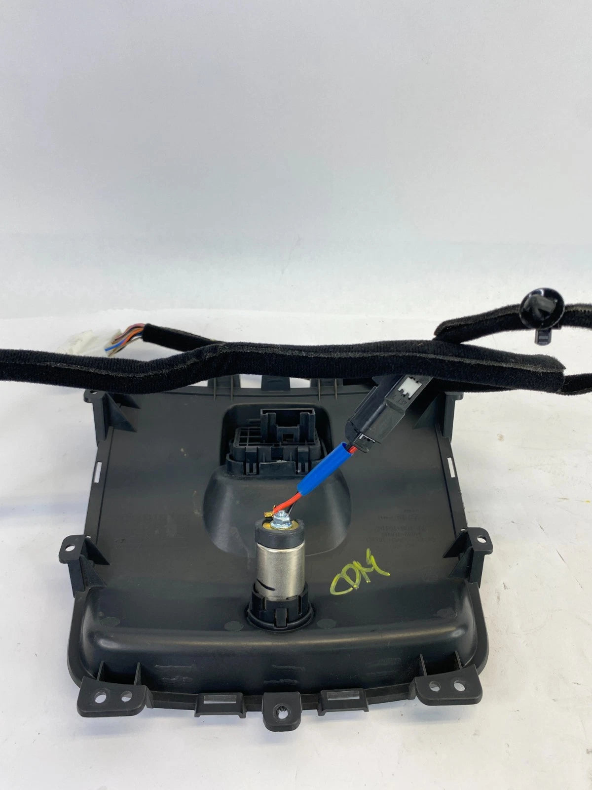 2014 2015 KIA SORENTO CENTER CONSOLE REAR POWER OUTLET BEZEL 115V ASSY OEM