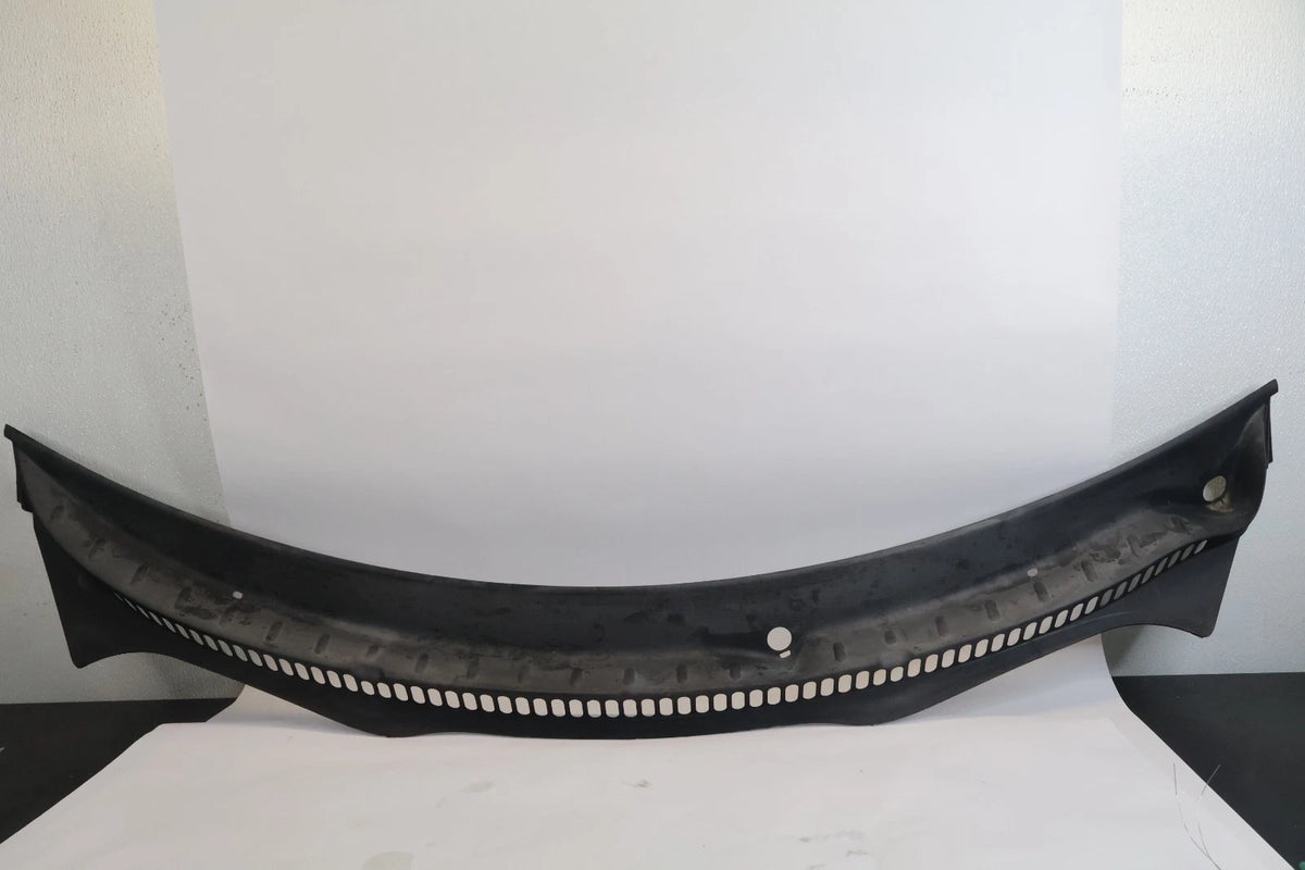 1998-2010 VW NEW BEETLE UPPER WINDSHIELD DEFROSTER NOZZLE VENT COVER TRIM OEM