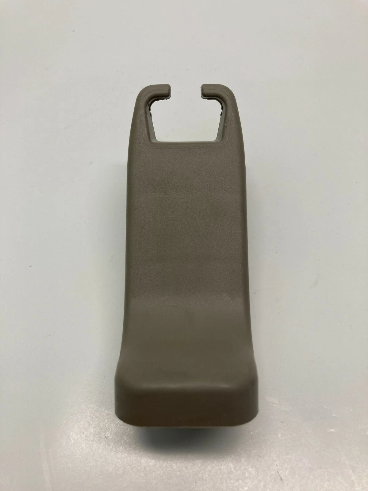 2002 2003 TOYOTA CAMRY FRONT LH DRIVER SEAT TRACK END OUTER COVER OEM 72137AA020