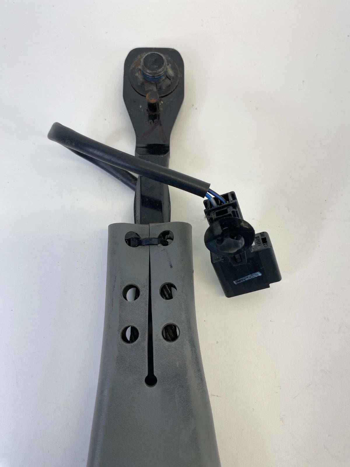 2013-2015 CHEVROLET MALIBU FRONT LEFT DRIVER SIDE SEAT BELT BUCKLE RECEIVER OEM