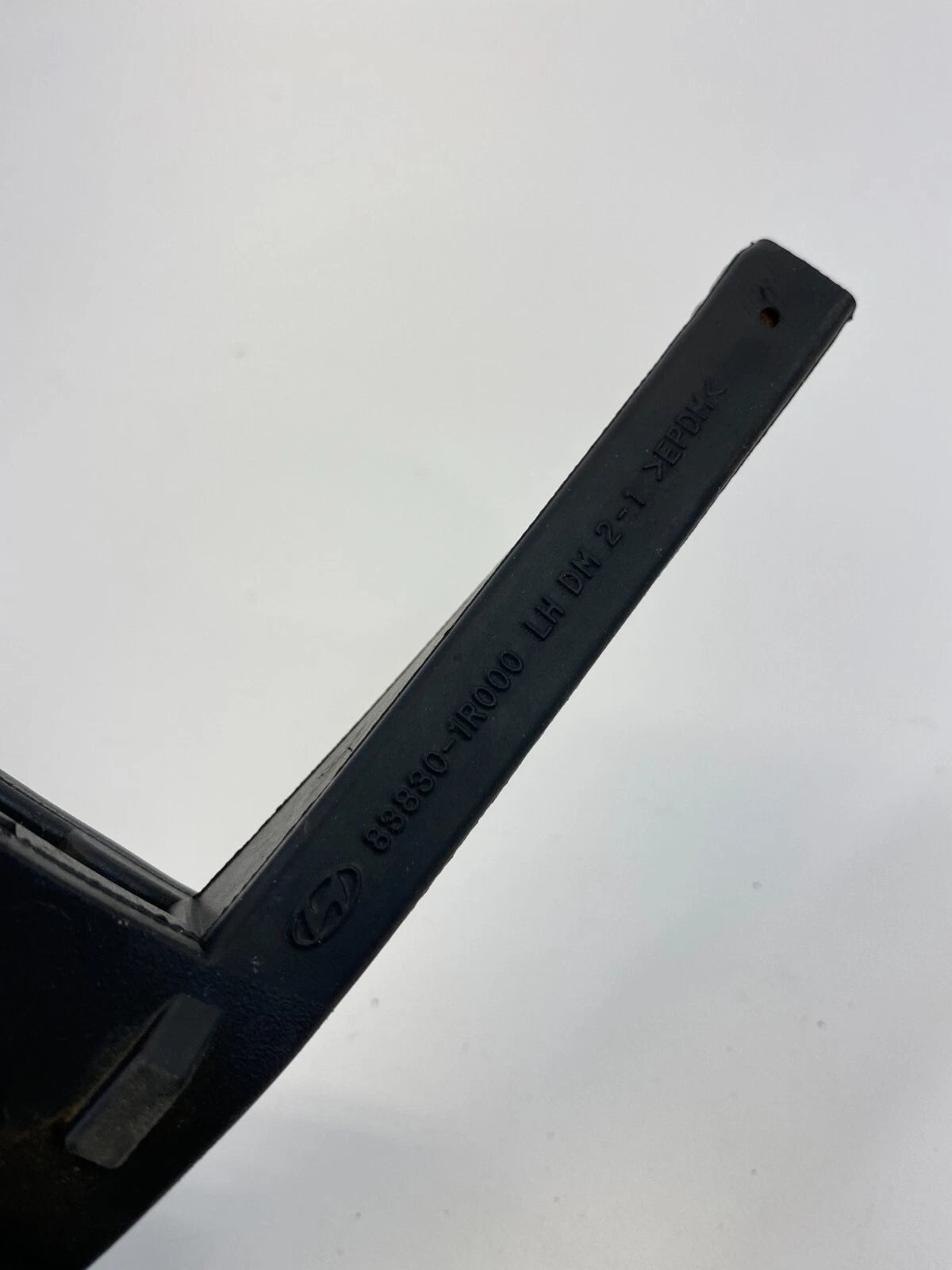 12-17 HYUNDAI ACCENT SEDAN REAR LEFT DOOR EXTERIOR CORNER MOLDING 83830-1R000