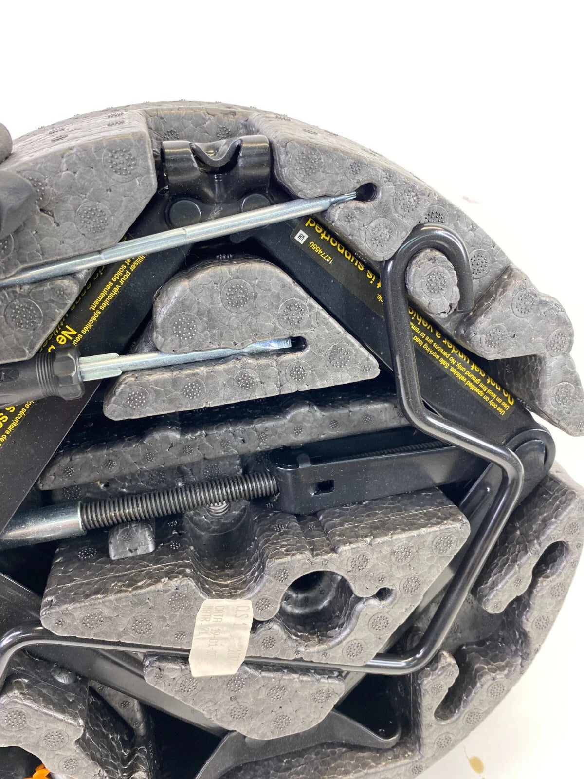 05-11 SAAB 9-3 SEDAN SPARE TIRE EMERGENCY JACK & TOOL KIT ASSEMBLY 13162851 OEM