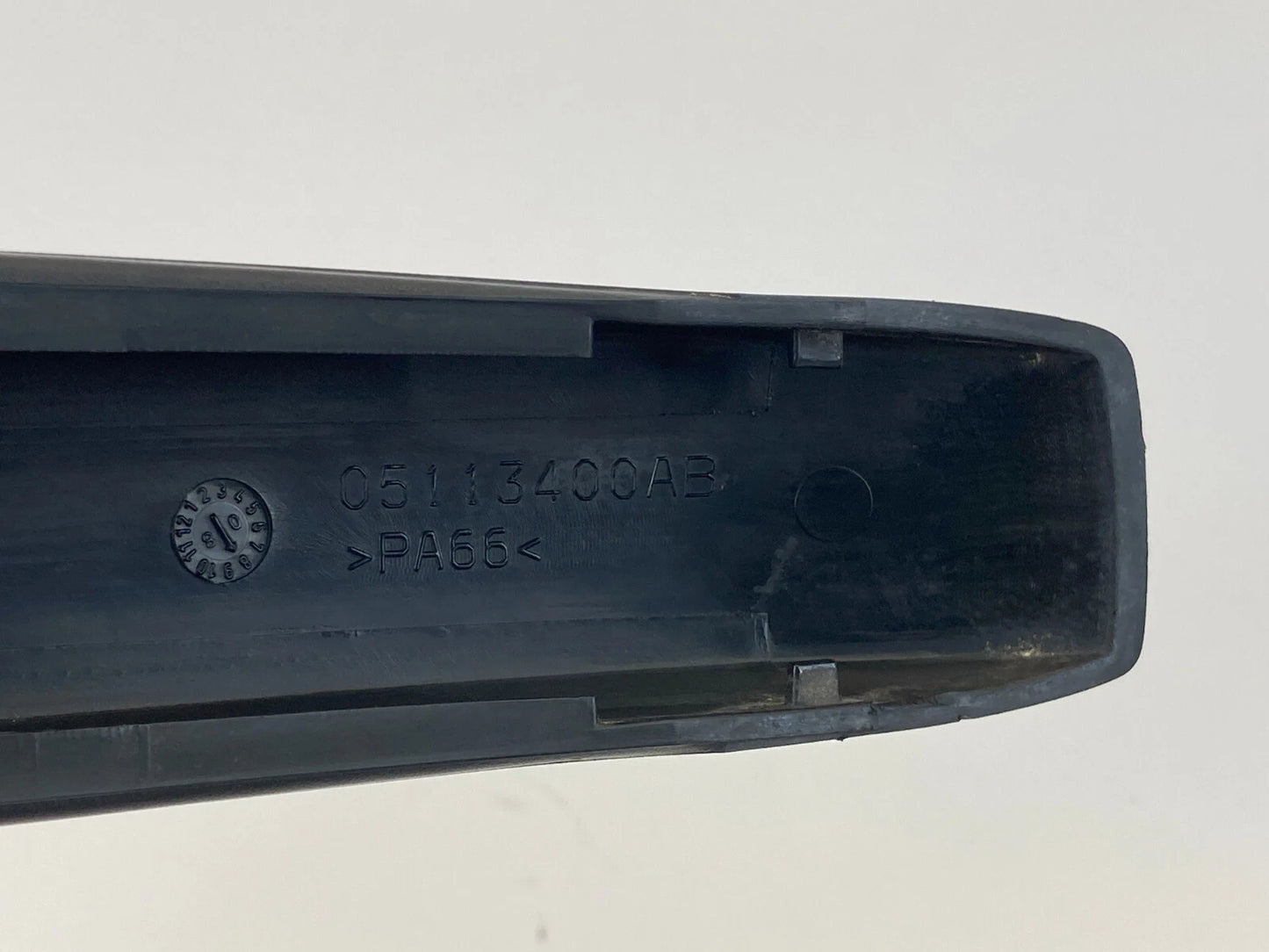 09-14 VOLKSWAGEN ROUTAN REAR RIGHT ROOF RACK RAIL END CAP TRIM COVER 05113400AB