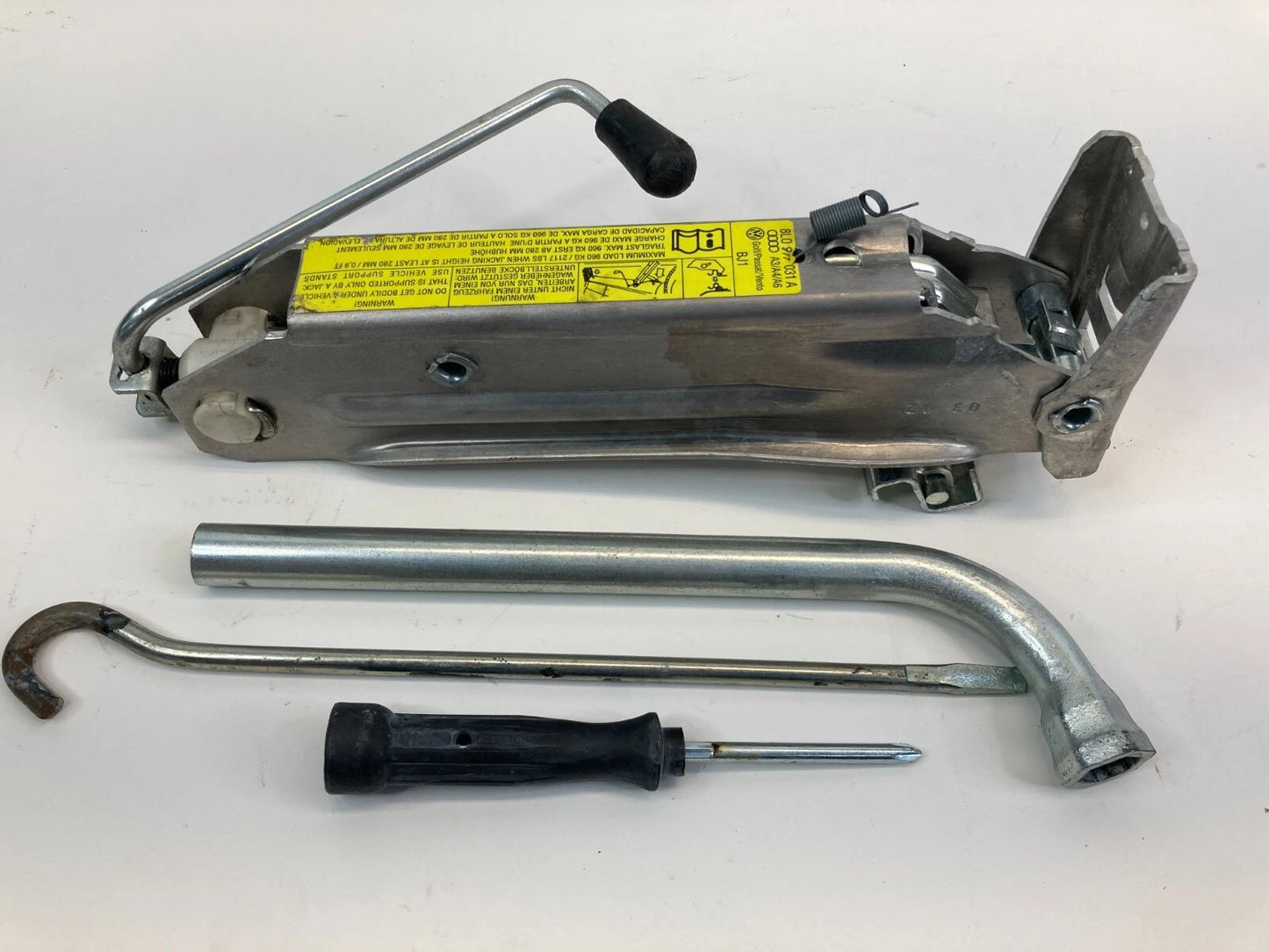 2001-2005 VW VOLKSWAGEN PASSAT EMERGENCY SPARE TIRE KIT JACK TOOL LUG 8L0011031A