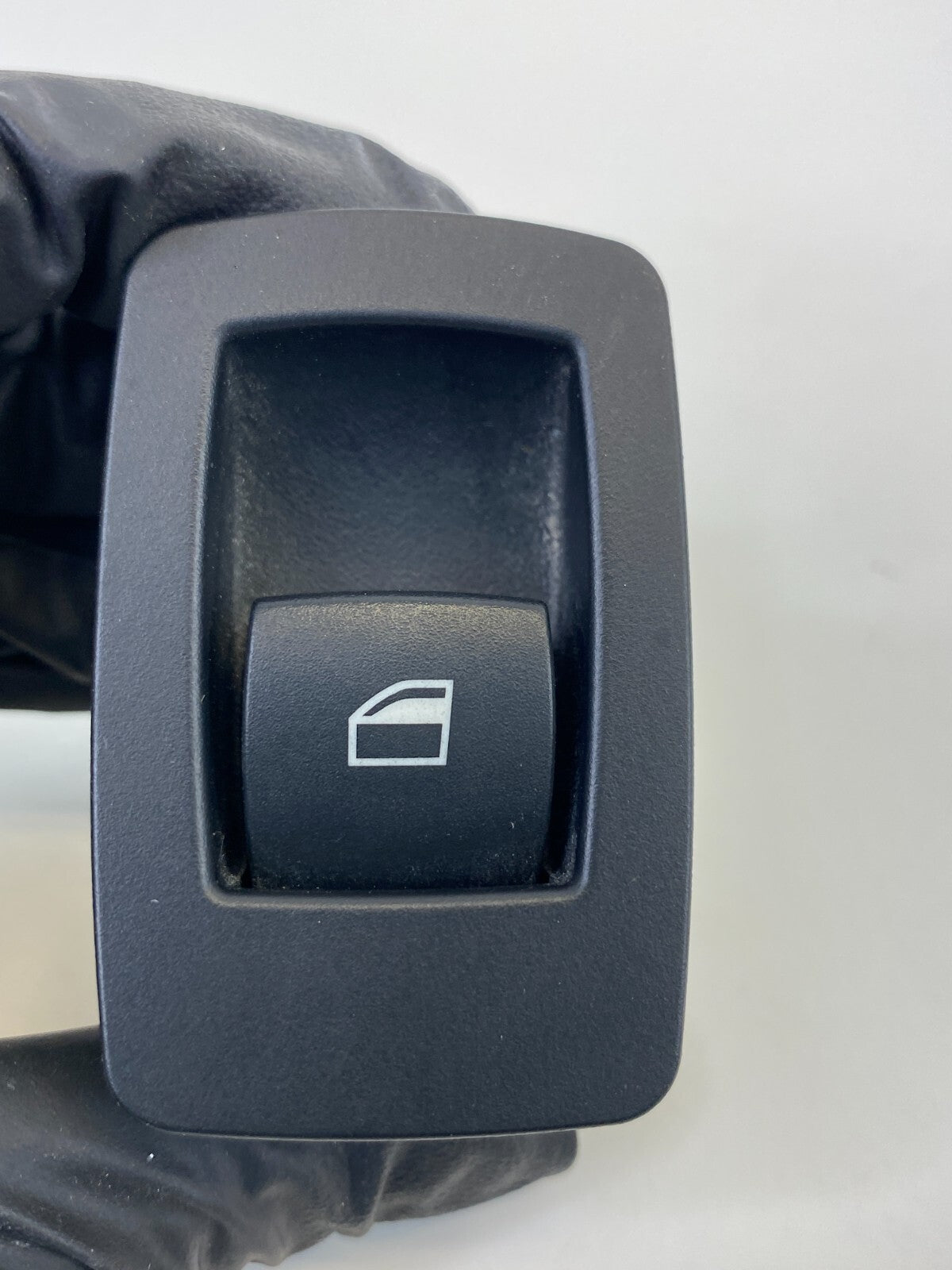 2006 BMW 330xi 330i Rear Left Side Door Power Window Control Switch 15939900 OEM