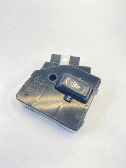 1998-2000 LEXUS LS400 FRONT RIGHT PASSENGER SEAT BELT ADJUSTMENT SWITCH 182497 R