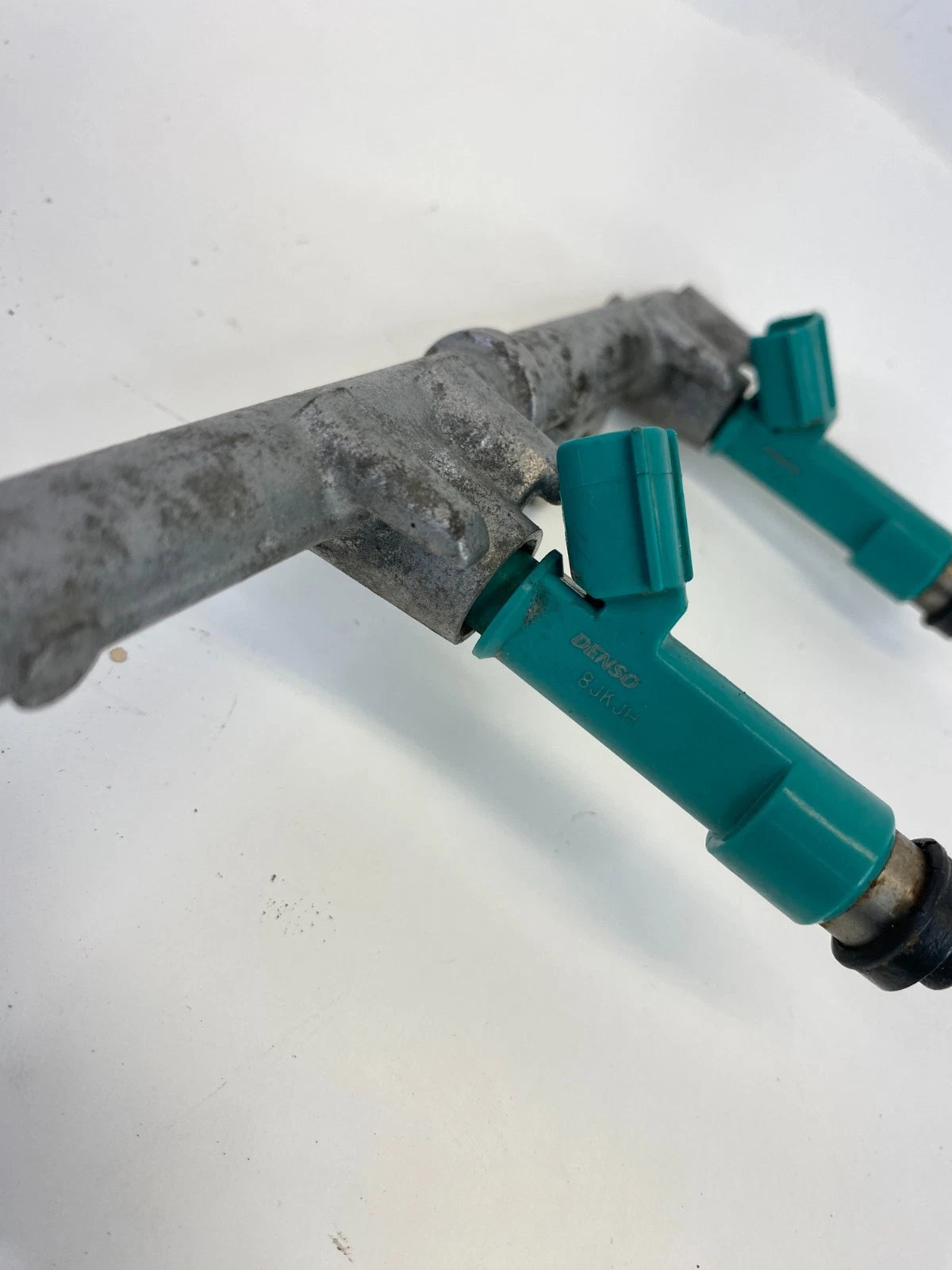 2008-2015 Scion xB Engine Fuel Injection Rail W/ Injectors Assembly OEM