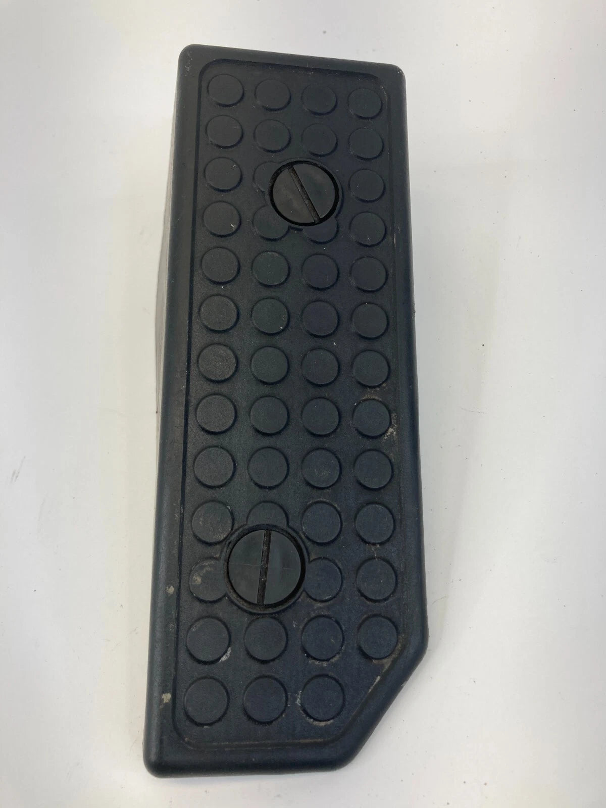 1997-2004 MITSUBISHI MONTERO SPORT DRIVER SIDE DEAD PEDAL FOOT REST COVER OEM