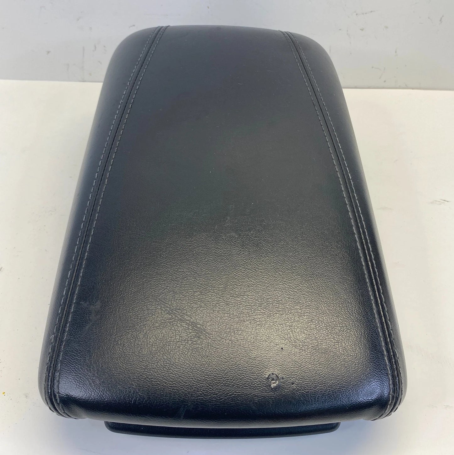 2015-2017 CHRYSLER 200 CENTER CONSOLE ARMREST ARM REST STORAGE LID COVER OEM