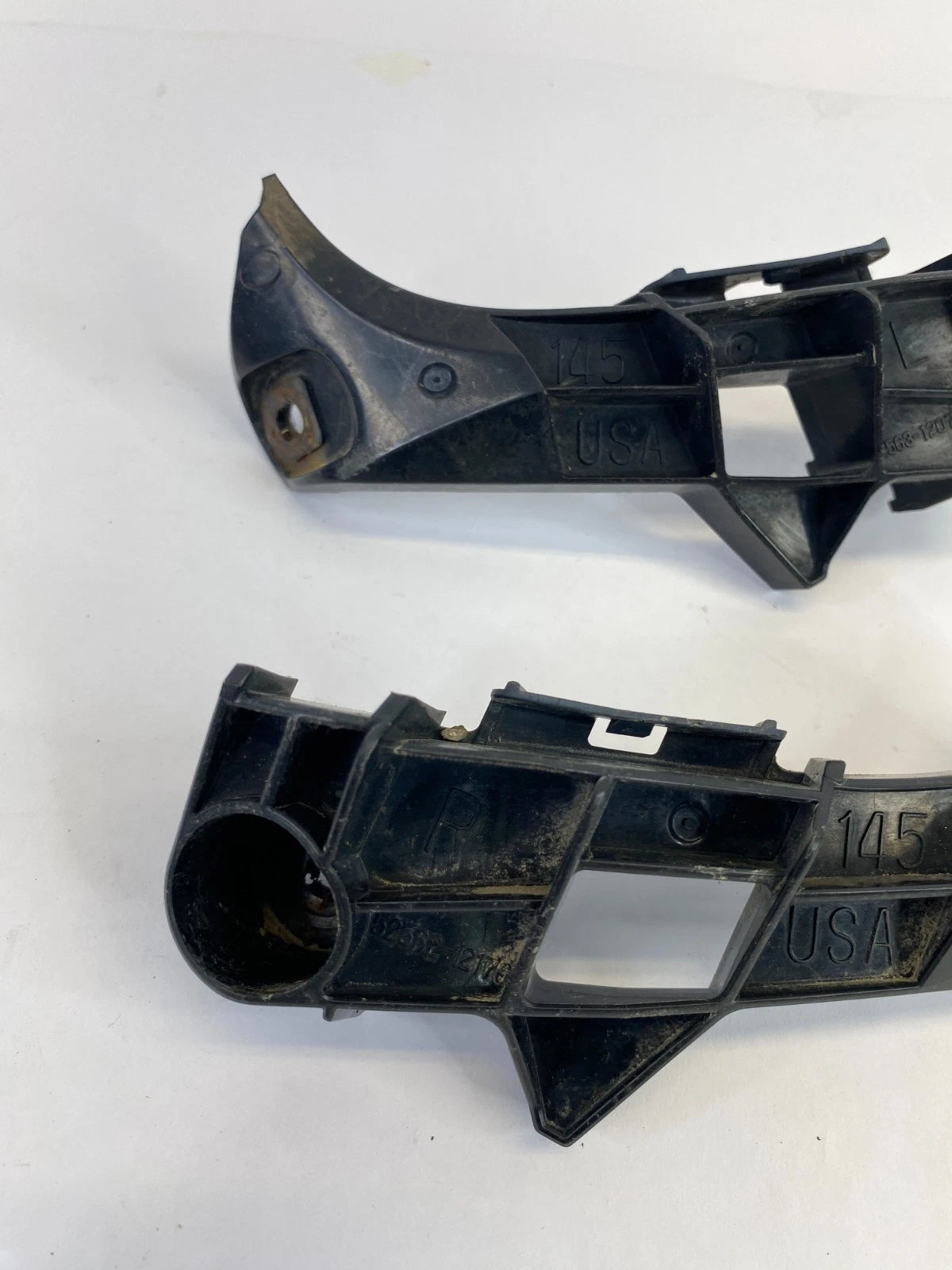 2008-2015 SCION XB REAR BUMPER LEFT & RIGHT BRACKET RETAINER 52563-12070 OEM