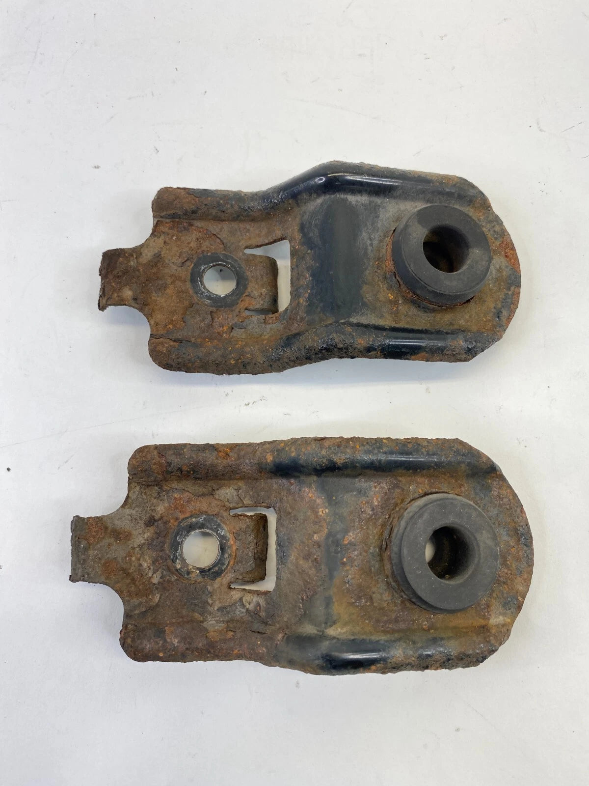 2004-2008 SUBARU FORESTER UPPER RADIATOR SUPPORT BRACKET PAIR SET ASSEMBLY