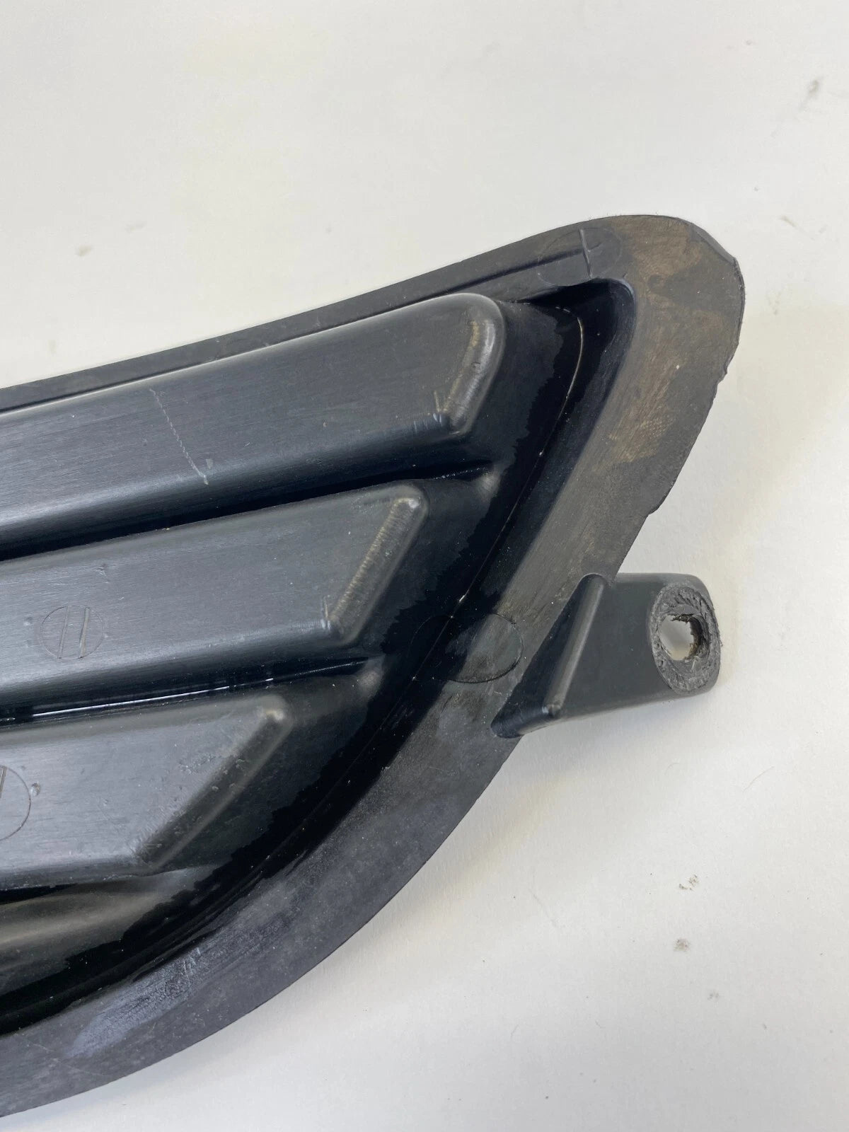 2006-2008 HYUNDAI SONATA FRONT BUMPER RIGHT FOG GRILLE HOLE COVER 86513-3K000