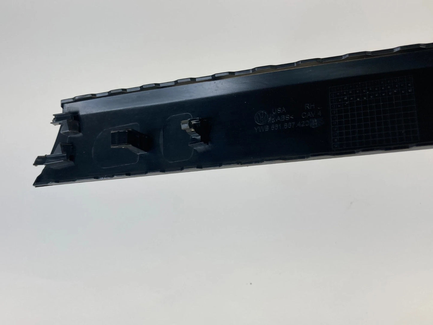 2012-2015 VOLKSWAGEN PASSAT REAR RIGHT DOOR PANEL MOLDING BEZEL 561867420B OEM