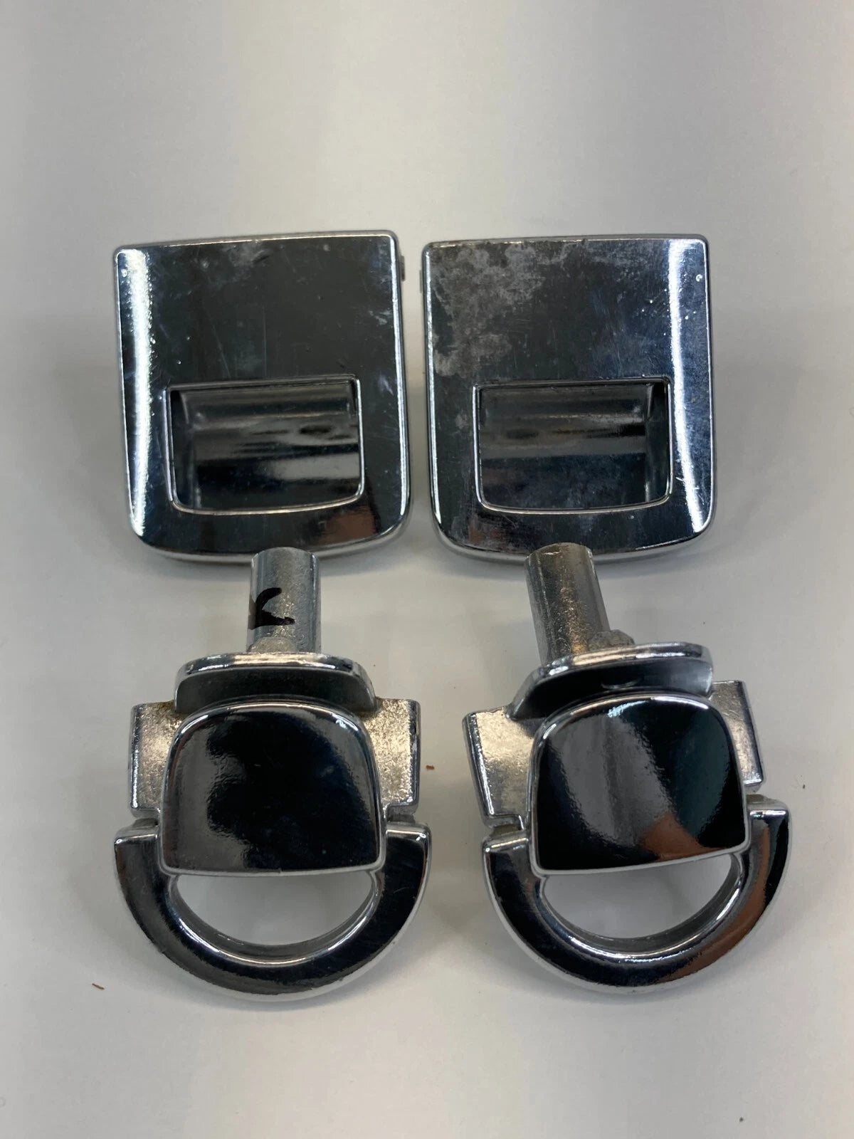 2009-2013 VW VOLKSWAGEN TIGUAN REAR CARGO AREA TIE DOWN HOOK SET 5N0-864-203 OEM