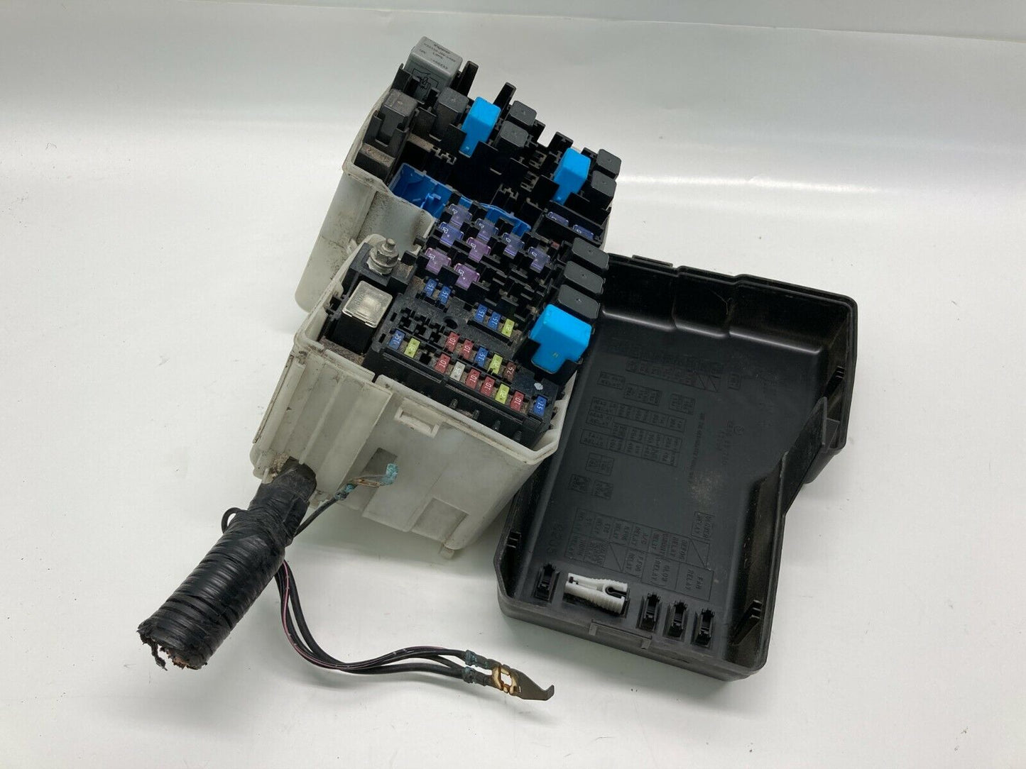 2006 2007 Mazda 5 2.3L L4 Engine Fuse Box Relay Compartment C235-66-760 OEM