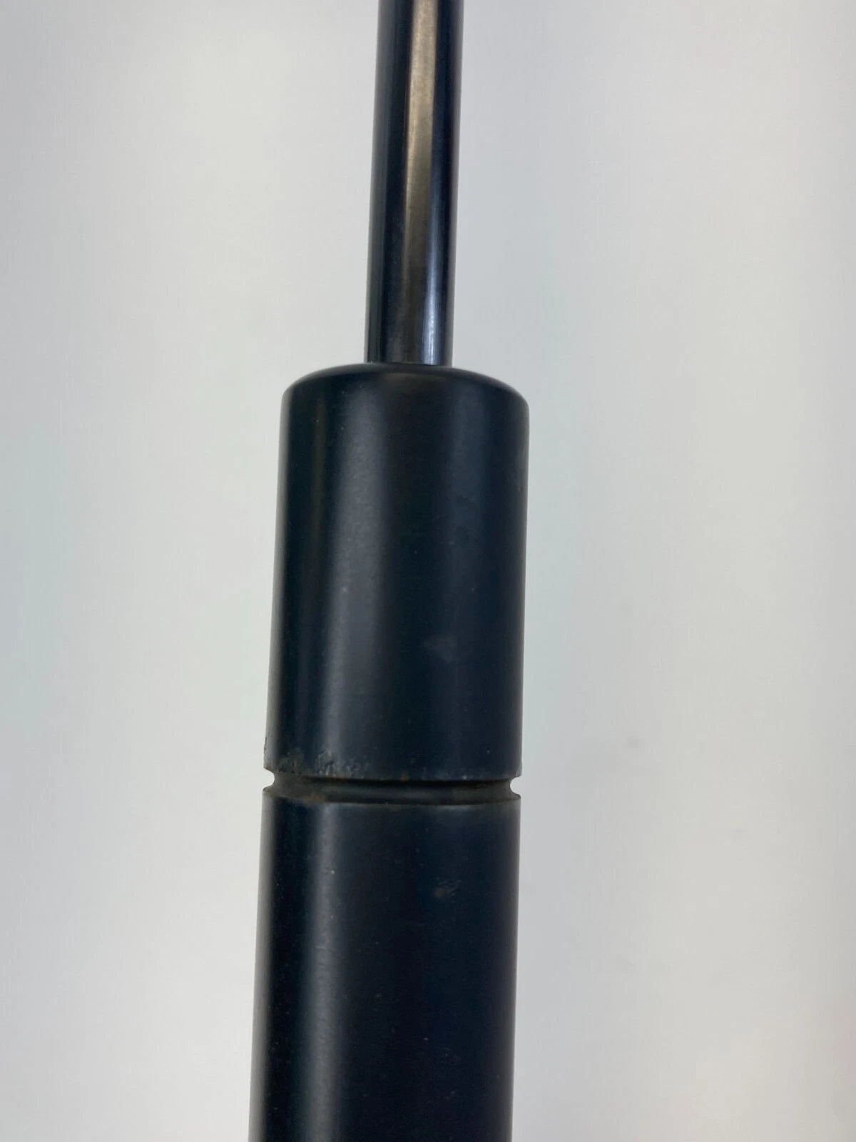 2004-2006 TOYOTA SIENNA REAR RIGHT LIFTGATE LIFT STRUT SHOCK SUPPORT 68905-08020