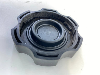 2013-2018 HYUNDAI SANTA FE SPORT BRAKE FLUID MASTER CYLINDER CAP RESERVOIR OEM