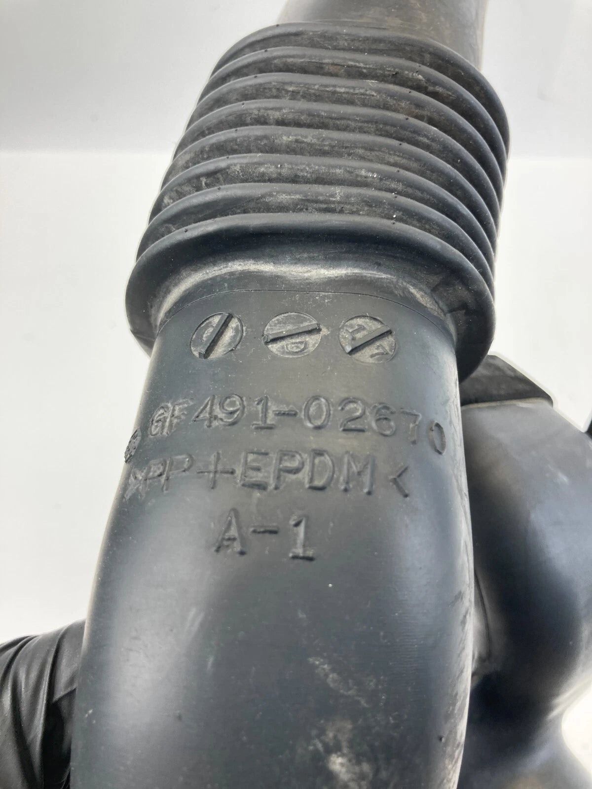 2004-2009 TOYOTA PRIUS 1.5L ENGINE AIR INTAKE FLOW TUBE HOSE 17751-21120 OEM