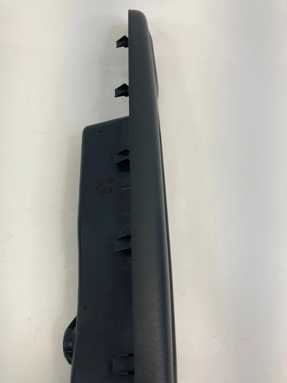 06 07 HYUNDAI ACCENT SEDAN REAR RIGHT SIDE DOOR WINDOW SWITCH BEZEL 83720-1E010