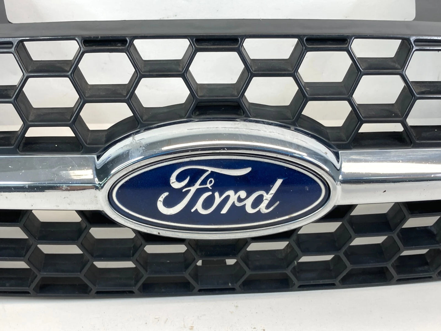2000-2003 FORD TAURUS FRONT BUMPER CENTER GRILL GRILLE W/EMBLEM YF12-8200-AD OEM