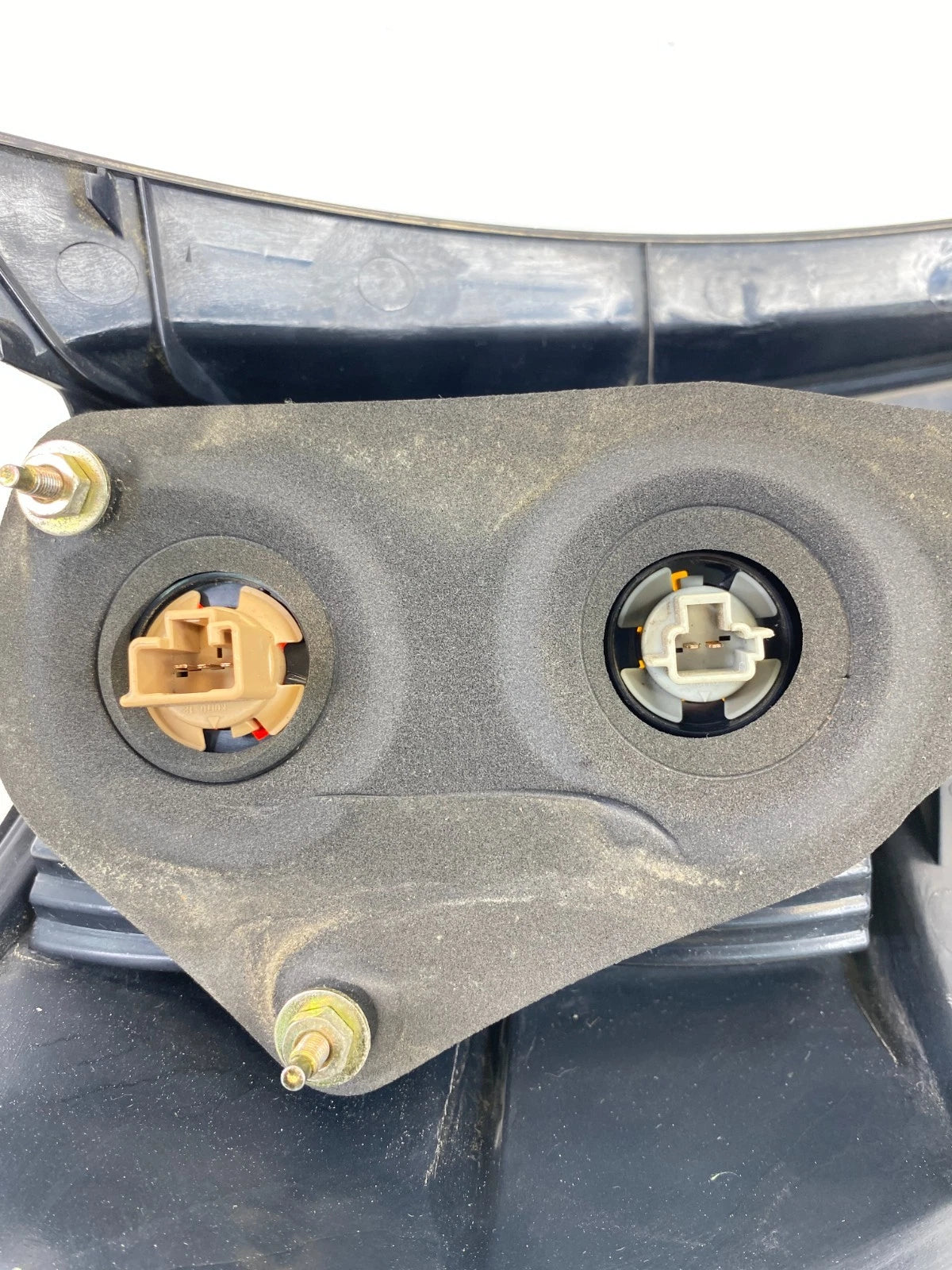 2003-2008 Pontiac Vibe Rear Right Passenger Tail Light Taillight Taillamp OEM