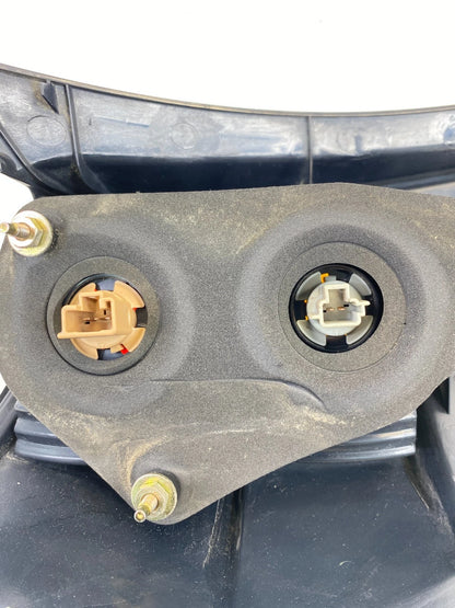 2003-2008 Pontiac Vibe Rear Right Passenger Tail Light Taillight Taillamp OEM