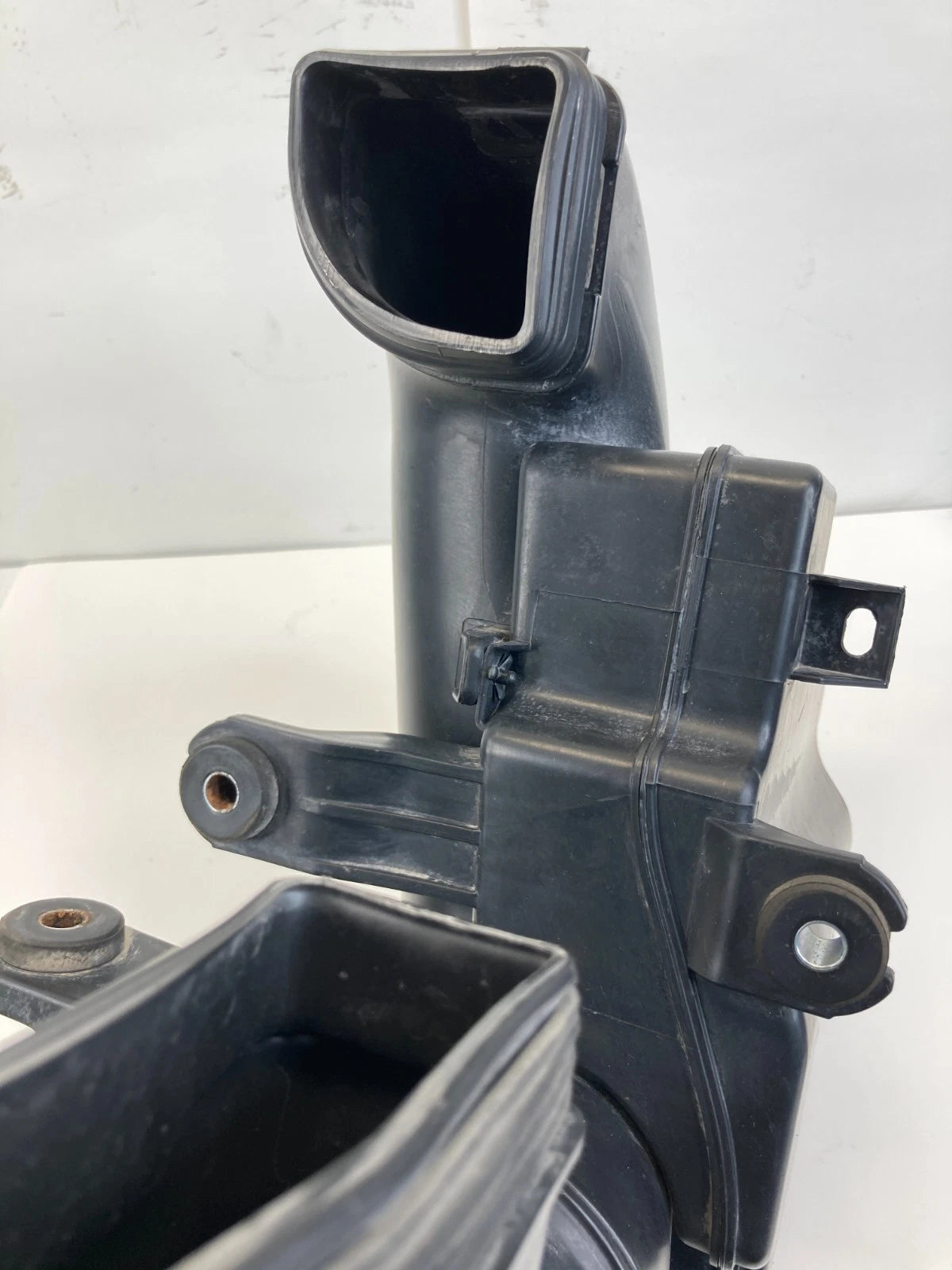 2014-2019 Kia Soul Air Intake Cleaner Hose Tube Duct w/Resonator 28220-B2000 OEM