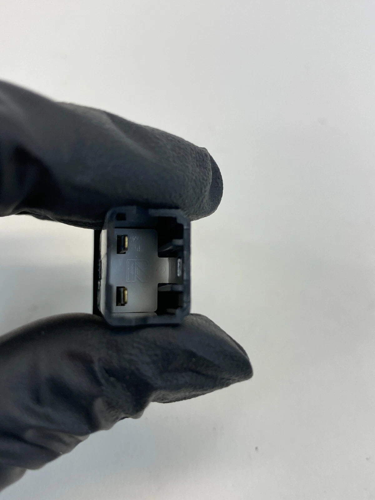 1998-2005 LEXUS GS300 1998-2000 GS400 GLOVE BOX INTERIOR LIGHT LAMP SWITCH OEM