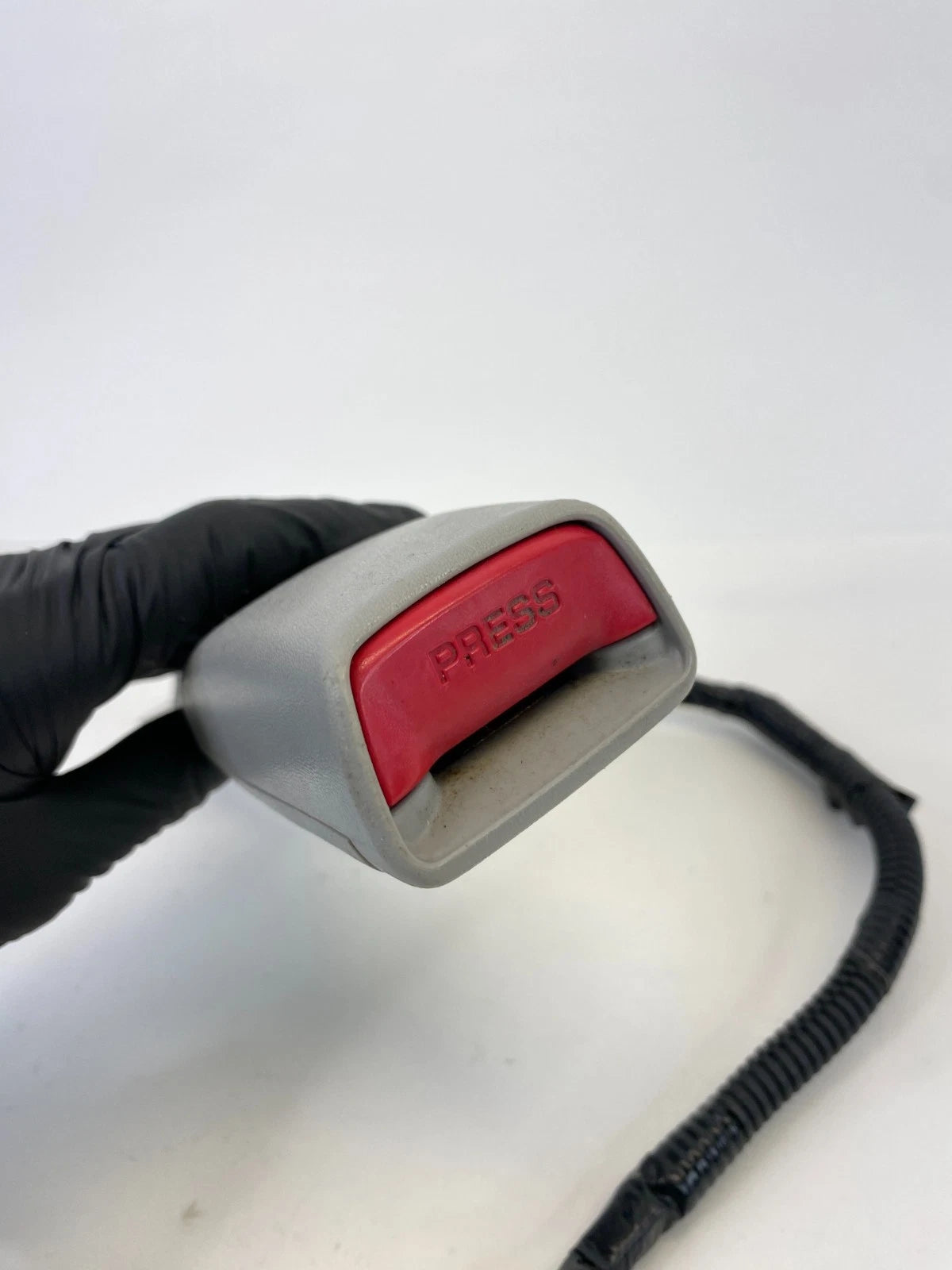 2004-2009 LEXUS RX330 RX350 FRONT RIGHT SIDE SEAT BELT BUCKLE GRAY E067902 OEM