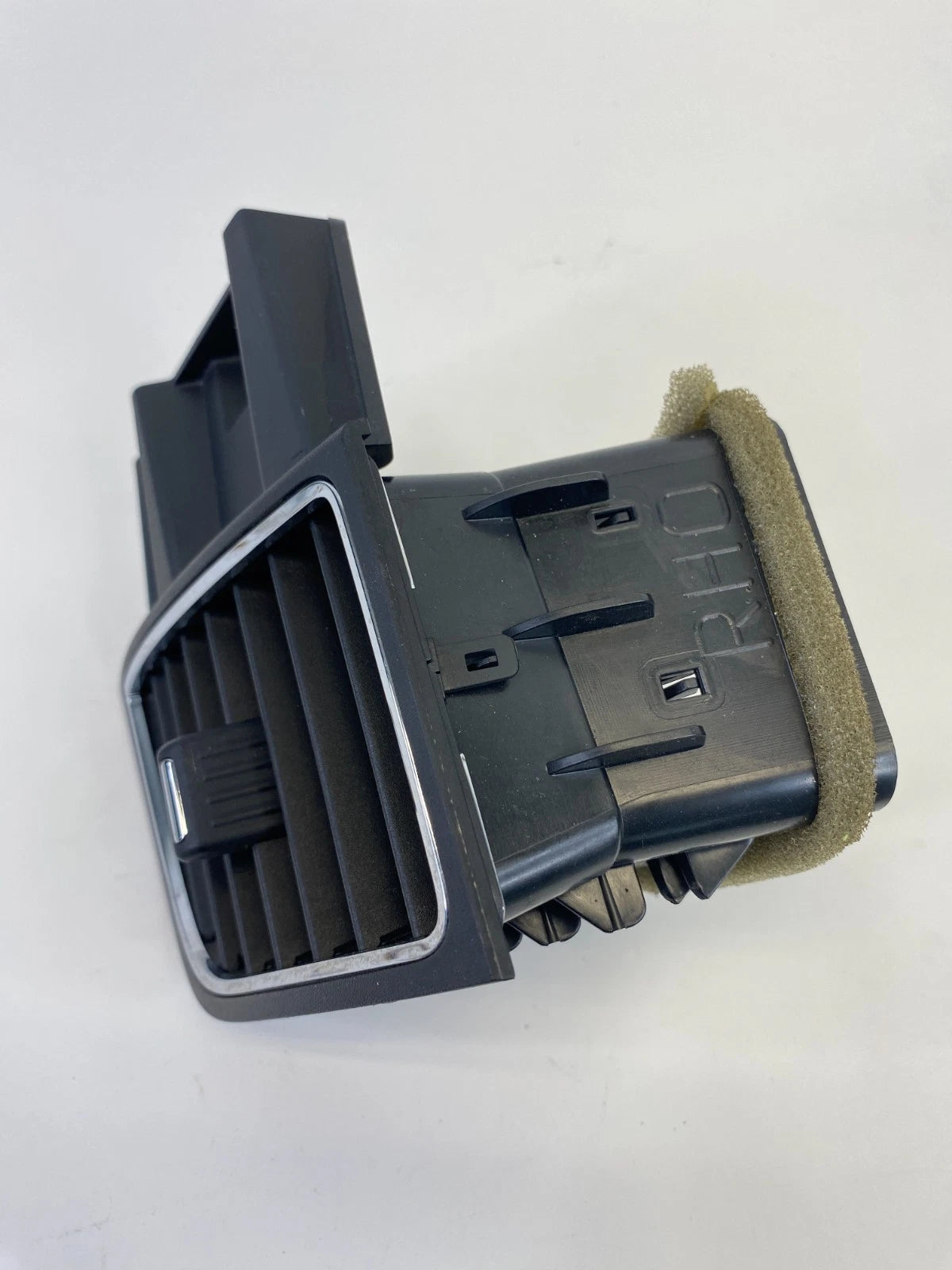 2010-2019 FORD TAURUS RIGHT SIDE DASH AC AIR VENT GRILLE OUTLET AG13-54046B30-A