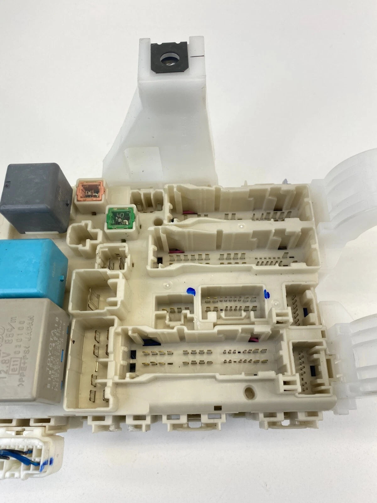 2004-2009 TOYOTA PRIUS INTERIOR DASH CABIN FUSE BOX RELAY JUNCTION UNIT