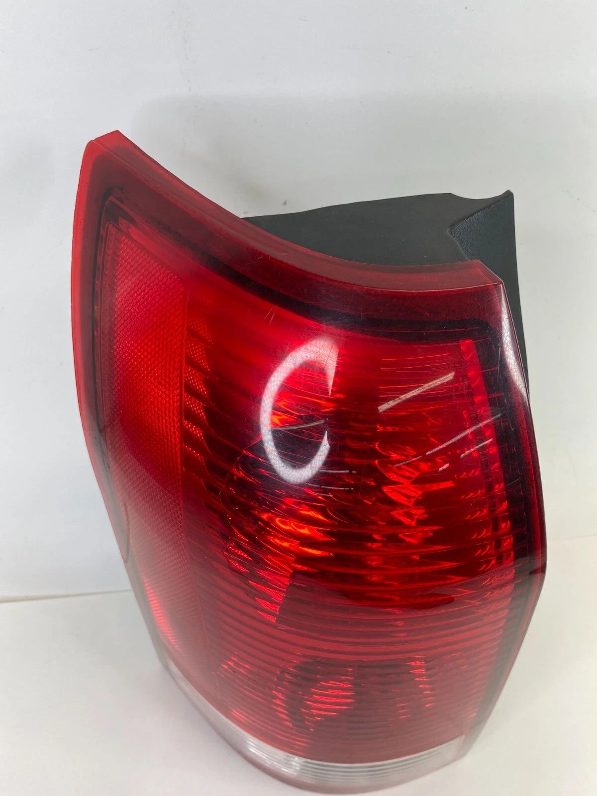 2002-2007 SATURN VUE REAR LEFT DRIVER SIDE TAIL LIGHT TAILLIGHT TAIL LAMP OEM