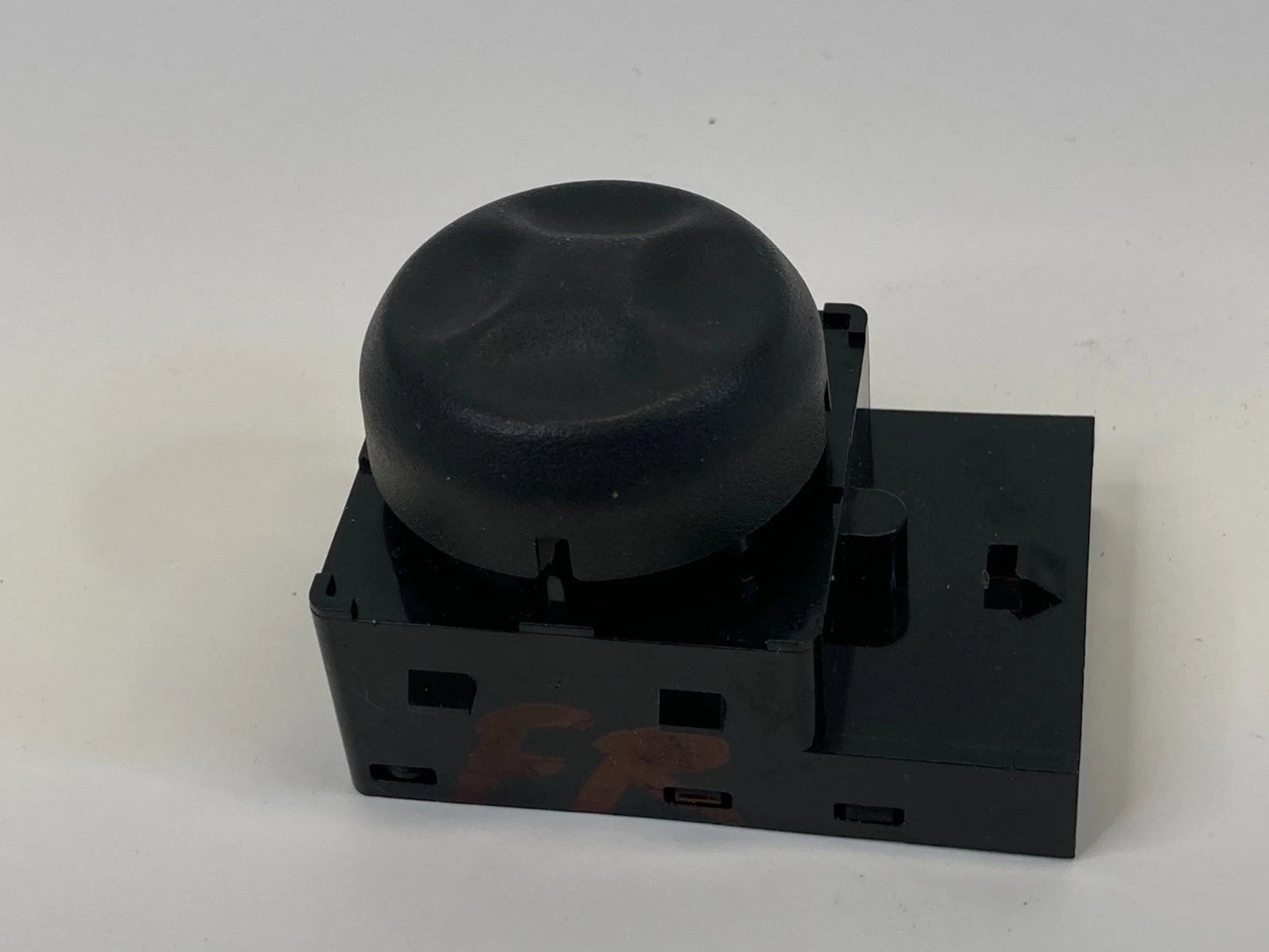 2007-2009 GMC YUKON FRONT RIGHT SEAT POWER LUMBAR CONTROL SWITCH 15785408 OEM