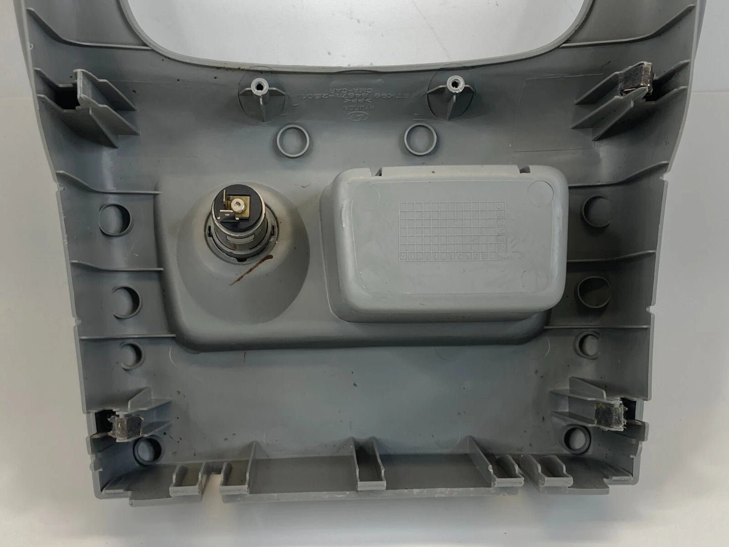 2007-2009 HYUNDAI SANTA FE CENTER CONSOLE REAR BEZEL TRIM PANEL 84671-2B012 OEM