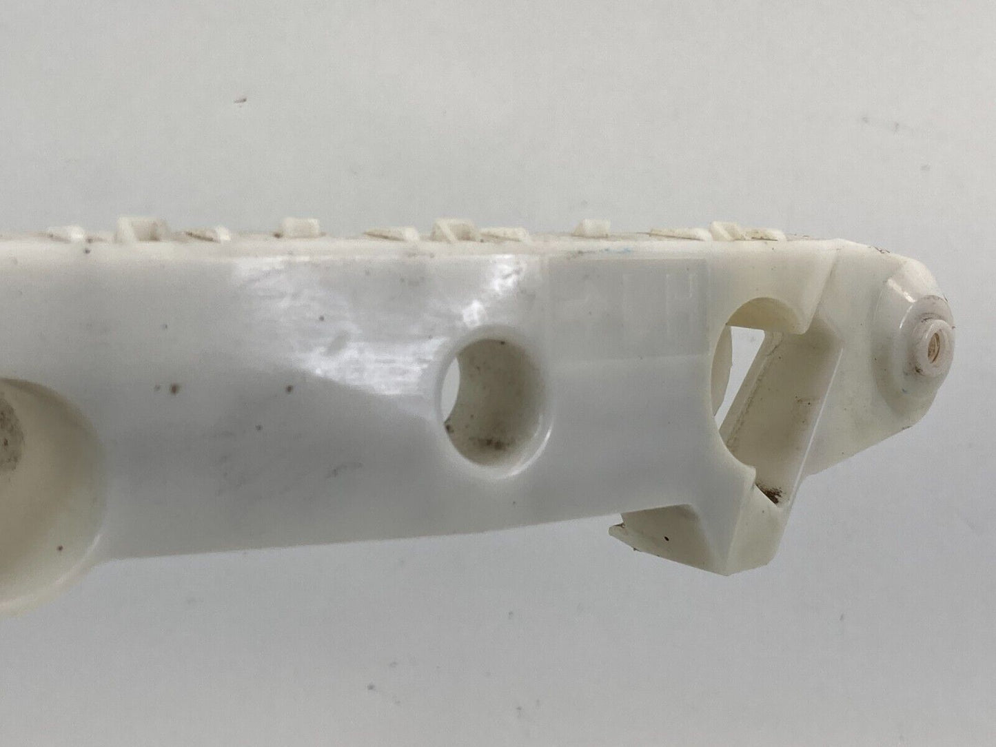 2011-2014 Nissan Juke SUV Front Left Bumper Bracket Side Retainer 62223-1KA0A