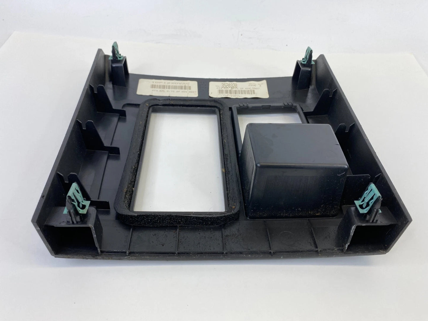 08-12 JEEP LIBERTY CENTER CONSOLE AT GEAR SHIFTER COVER TRIM BEZEL 1DP12XDVAC